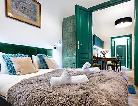 Tyzenhauz Lobzowska Street Apartment Krakow