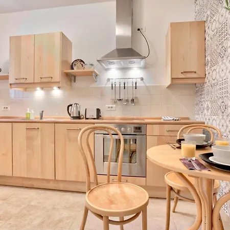 Tyzenhauz Lobzowska Street Apartment *